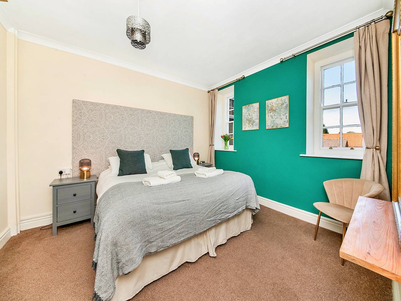 Entire apartment, Lodge in Thirsk with Scenic Trails & Spa in North York Moors National Park