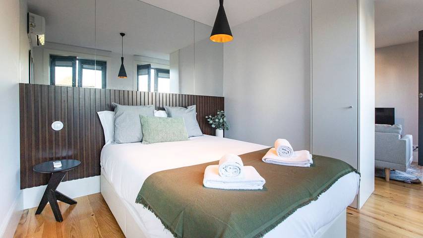Apartamento entero, Stylish Studio w/ AC & Balcony by LovelyStay in Cedofeita, Cedofeita, Santo Ildefonso, Sé, Miragaia, São Nicolau e Vitória