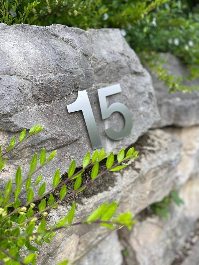 Appartement entier, Architect-Apartments 53qm - 2 Schlafzimmer mit integrierter Küche und Bad, nur 2min von A8 - ruhig und modern in Irschenberg, Région Alpine de Tegernsee et Schliersee