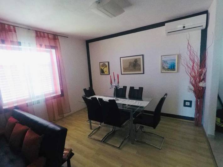 Ferienwohnung für 6 Personen, mit Balkon und Ausblick in Krvavica - 4