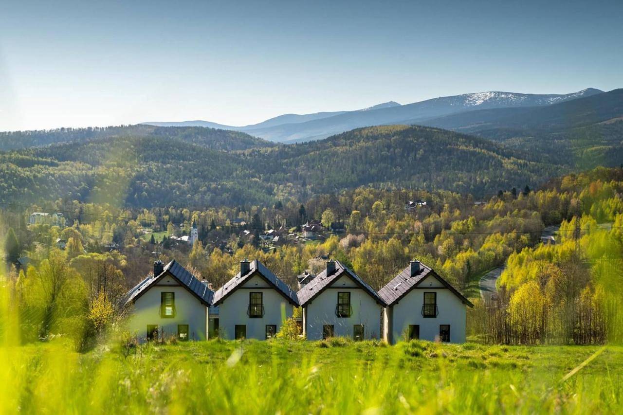 Domki Na Skale z widokiem na panoramę Karkonoszy in Szklarska Poręba, Sudeten (Polen)
