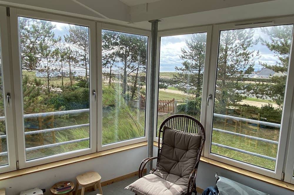 Belle maison en bord de mer avec vue dans un cadre tranquille et verdoyant in Lestre, Région de Cherbourg