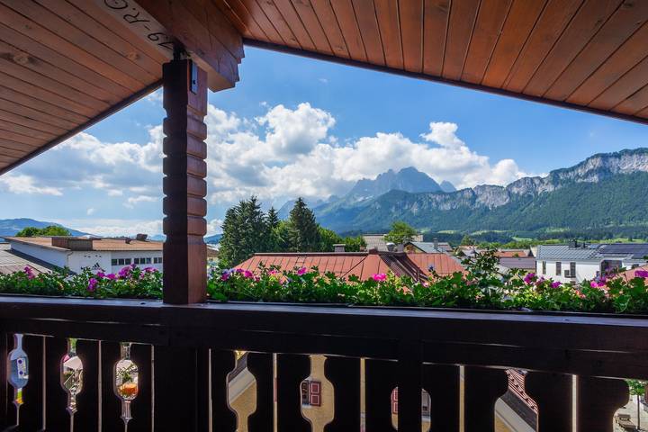 Ferienwohnung für 4 Personen, mit Balkon und Terrasse sowie Sauna in St Johann in Tirol