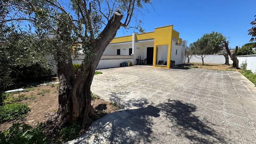 Casa vacanza per 4 persone, con giardino a Torre Specchia Ruggeri