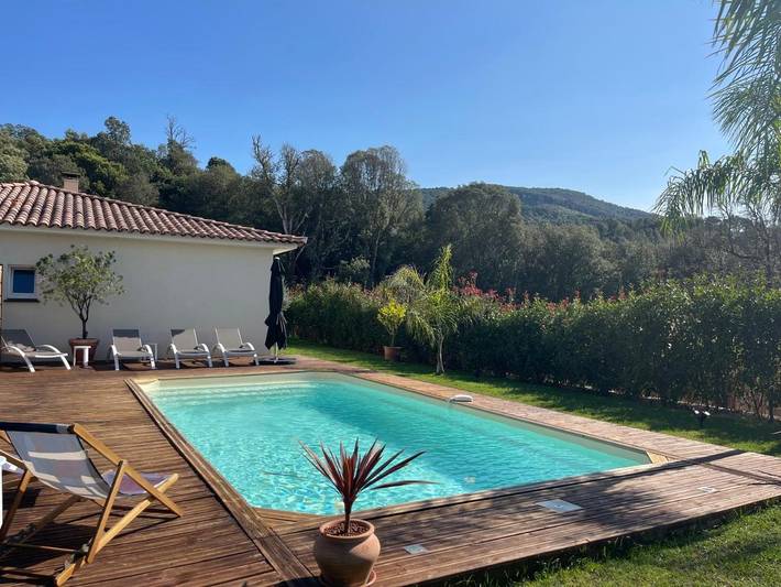 Villa pour 6 personnes, avec piscine ainsi que jardin et vue