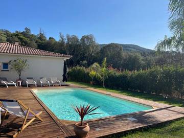 Cottage pour 6 personnes, avec piscine ainsi que vue et jardin à Cauro