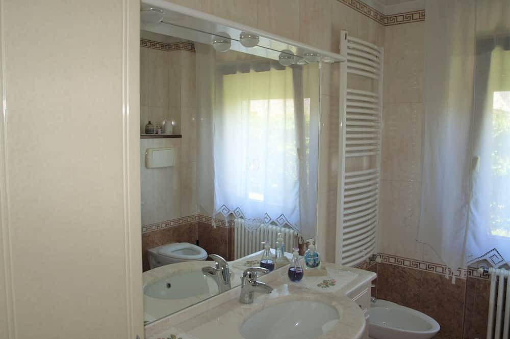 Apartamento entero, Spacious and bright apartment with garden in central area in Oderzo, Provincia de Treviso