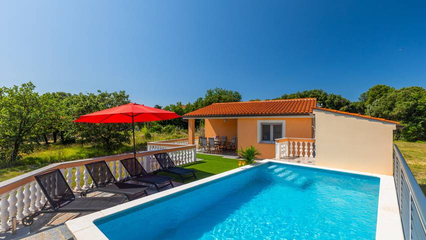 Villa pour 4 personnes, avec terrasse et jardin à Barbariga