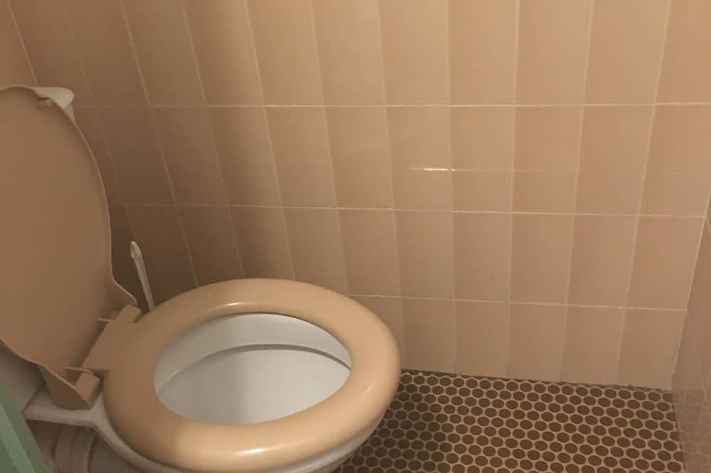 Ganze Wohnung, Quiet studio near the center of Allos, close to the famous lake, the Verdon and skiing. in Allos, Castellane und Umgebung