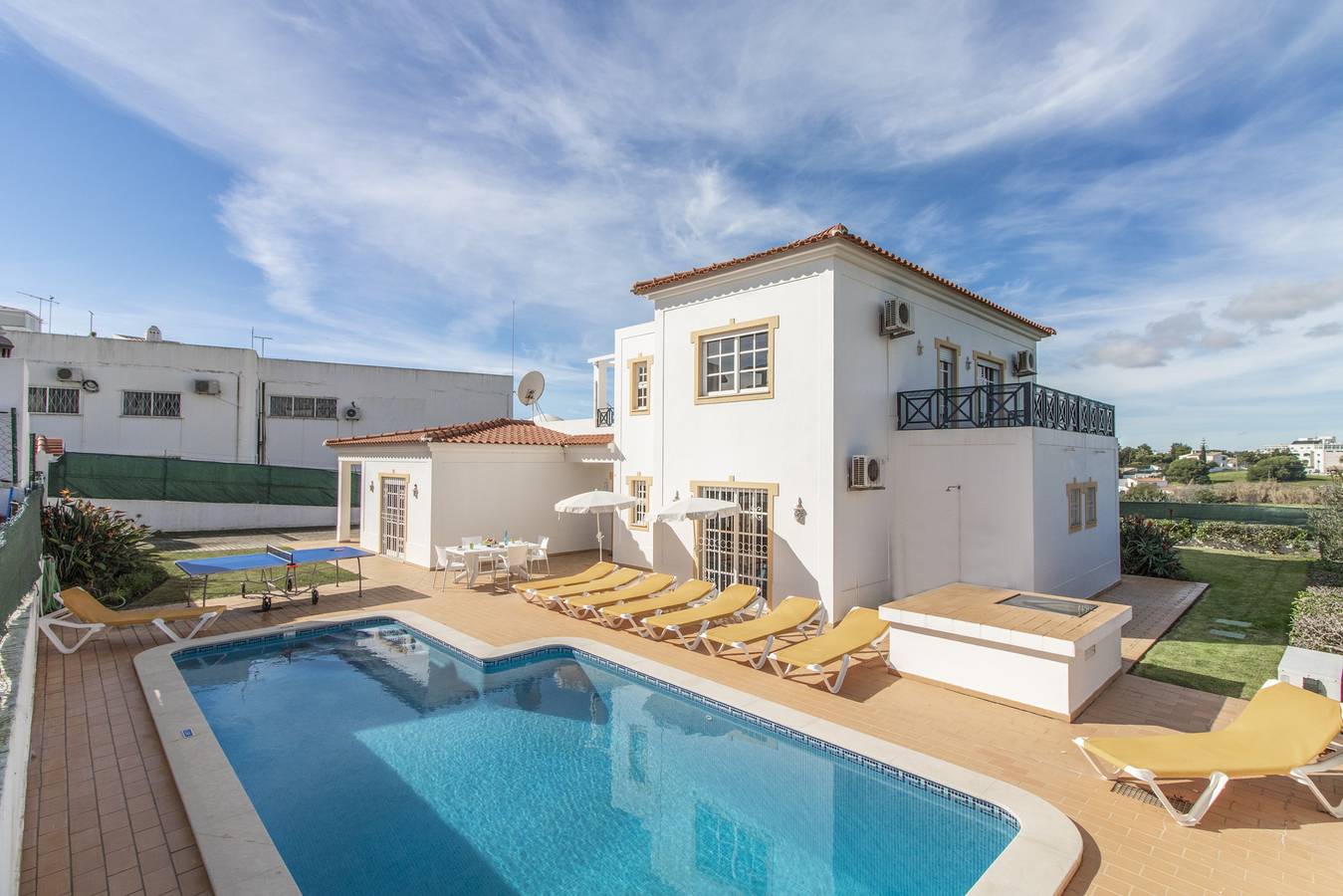 Villa voor 8 Personen in Olhos de Água, Faro District
