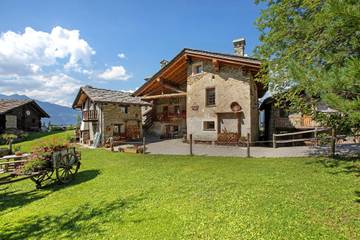 Baita per 4 Persone in Comune di Charvensod, Valle d'Aosta, Foto 1