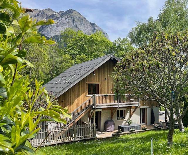 Gîte pour 4 personnes, avec jardin et vue à Montmin