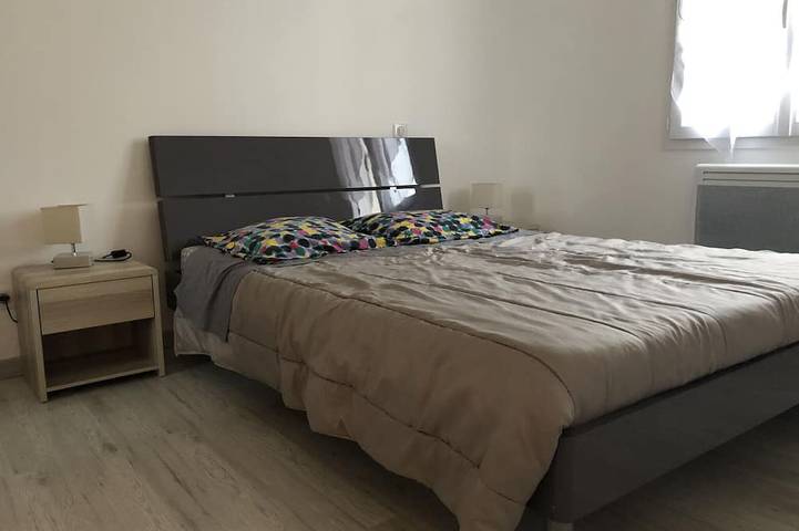 Gîte pour 5 personnes, avec piscine ainsi que jardin et terrasse, animaux acceptés à Gabillou - 2