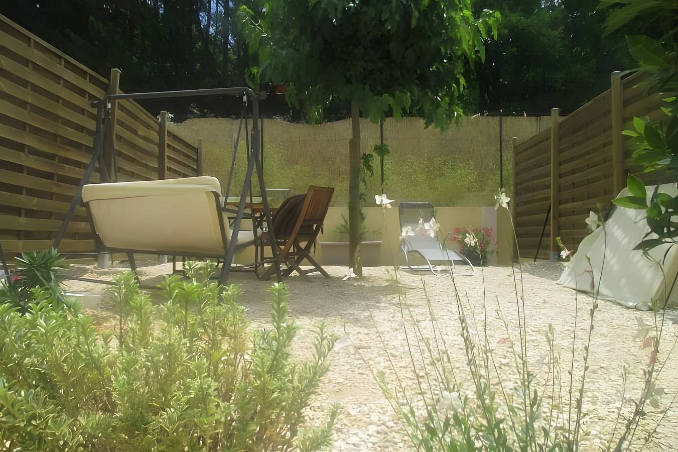 Wunderschöne Unterkunft im Süden der Ardèche mit Gipfeln in Lagorce, Ardèche