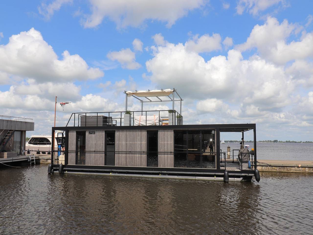 Hausboot mit Sauna und fantastischer Aussicht in Friesland
