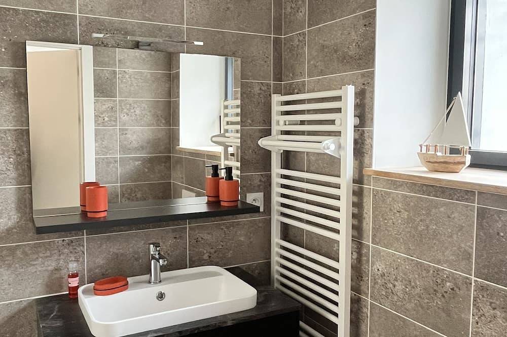 Apartamento entero, Gite Le Bolzen à 3 Minutes de la Plage de Lézardrieux, Idéal Pour un Couple in Lézardrieux, Costa de granito rosa