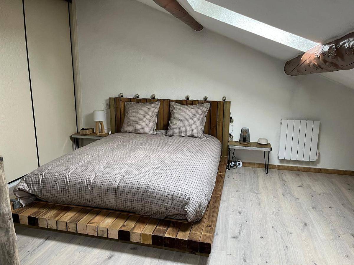 Appartement entier, Duplex lumineux sur gde Terrasse, Balneo double, parking privé, Clim, local vélos in Entraigues-sur-la-Sorgue, Vaucluse