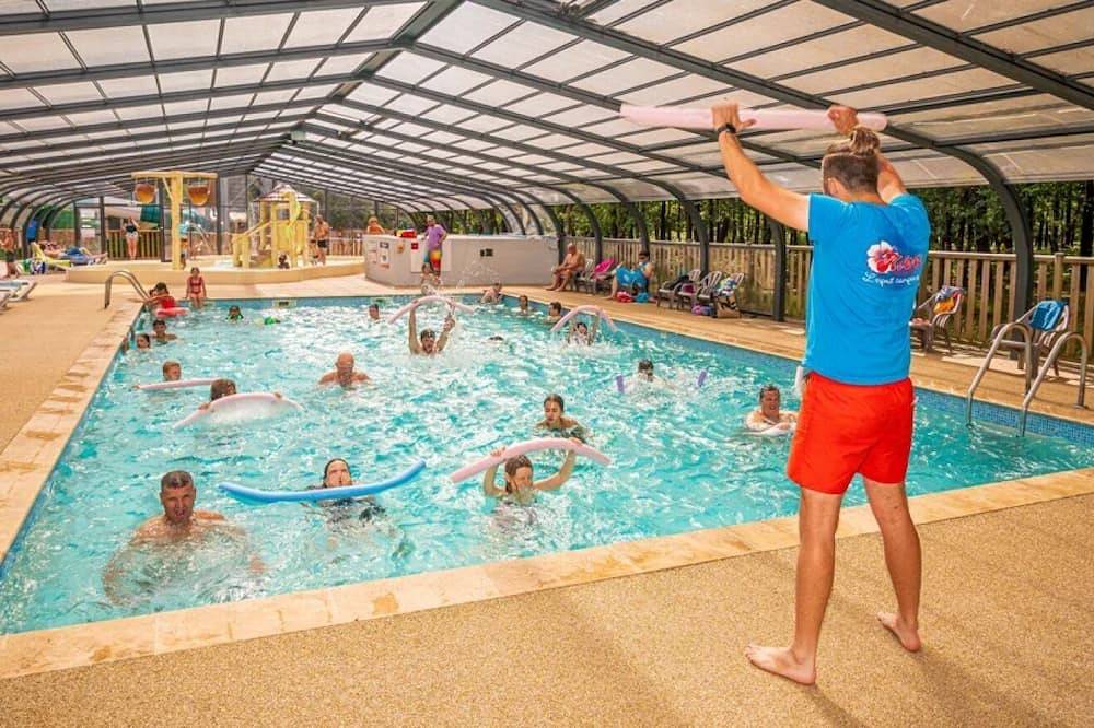 Camping 4 étoiles - Piscine in Hourtin, Parc naturel régional du Médoc