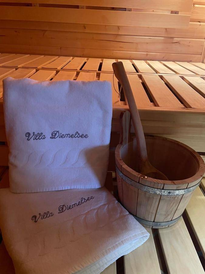 Villa für 6 Personen, mit Balkon und Whirlpool sowie Terrasse und Garten in Hessen - 4