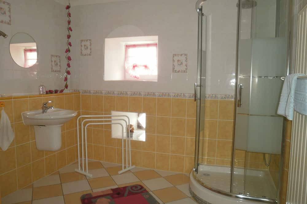 Bring family or friends together for a weekend stay near Verdun in Thillot, Verdun