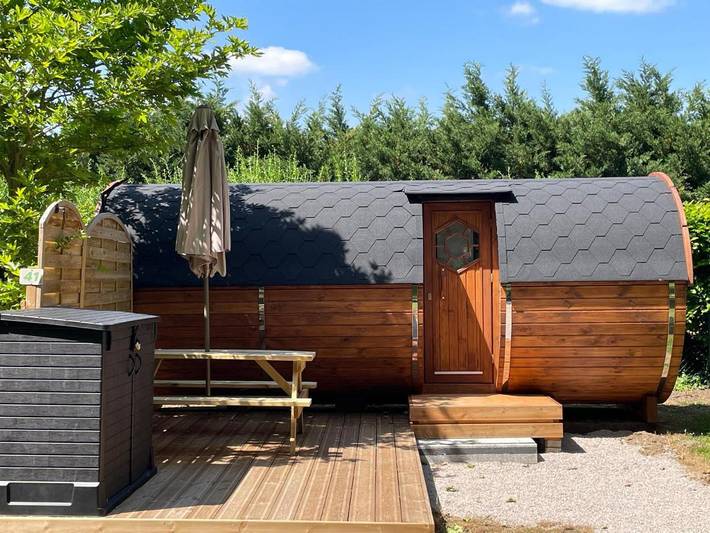 Camping pour 4 personnes, avec terrasse et piscine