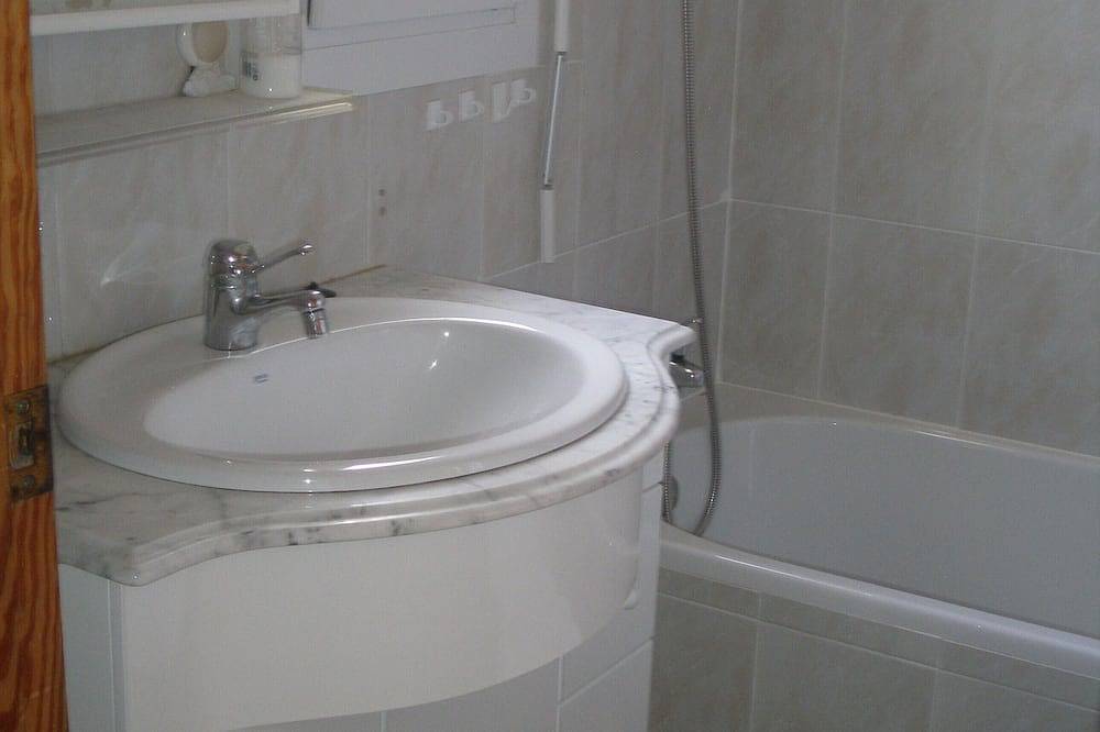 Bungalow adosado para 4-5 personas, 60m de la playa de arena y cerca del centro in Playa Moncayo, Guardamar del Segura