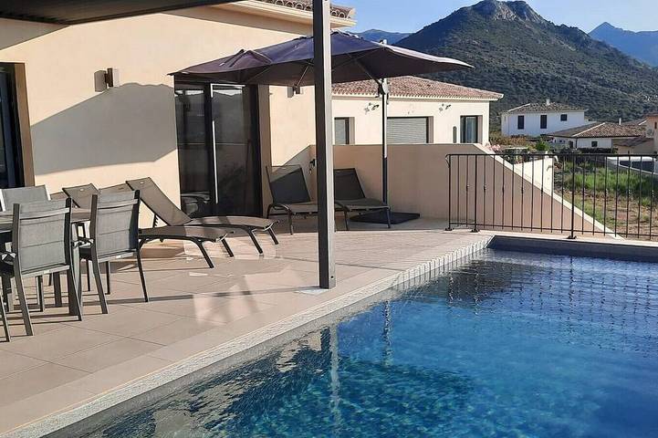 Location de vacances pour 10 personnes, avec jardin à Palasca