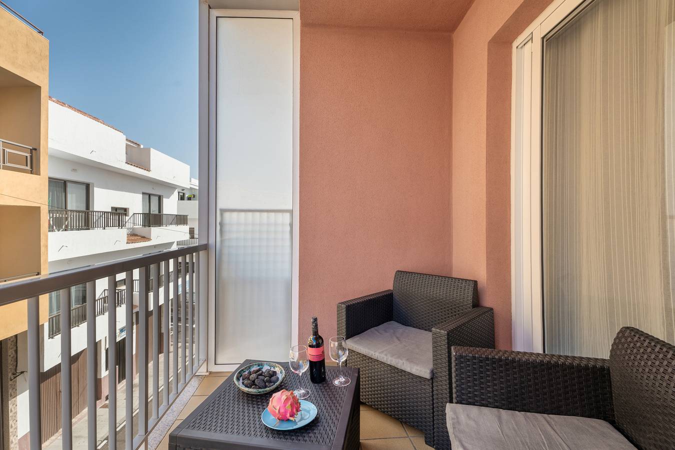 Apartamento entero, Apartamento 'Tesbabo Beach' con vistas a la montaña, terraza privada y Wi-Fi in La Restinga, El Pinar de El Hierro