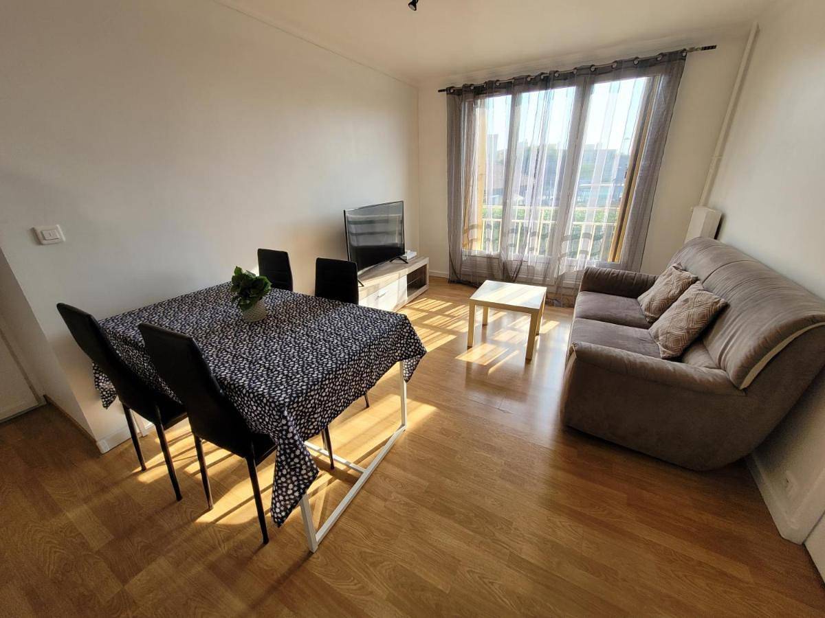Appartement entier, Two-Bedroom Apartment in Thiais, Val-de-Marne
