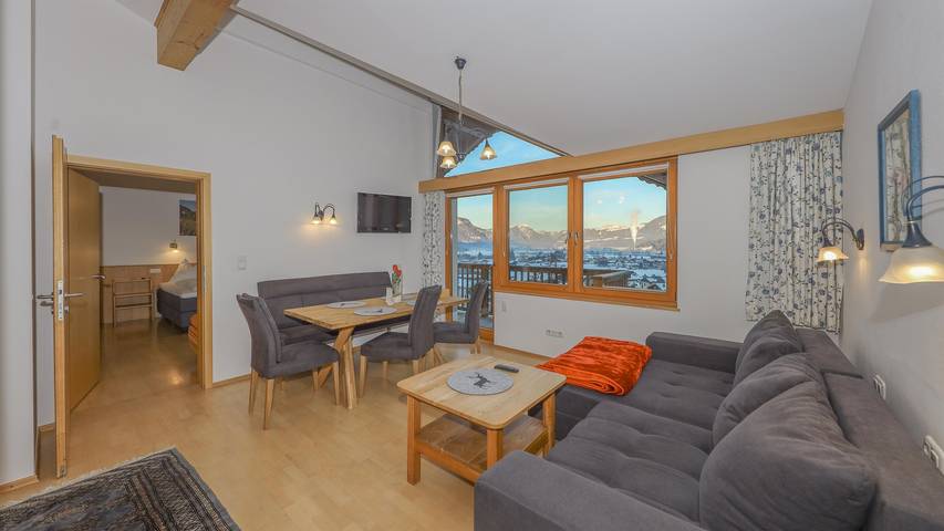 Hotel für 6 Personen, mit Balkon und Terrasse sowie Garten und Pool in Oberndorf in Tirol - 4
