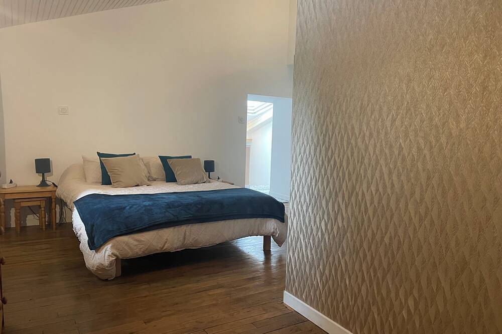Ganze Wohnung, 🏡 Maison \"L'Écolier\" - Terrace & private parking - 10 min from Futuroscope in Beaumont, Vienne