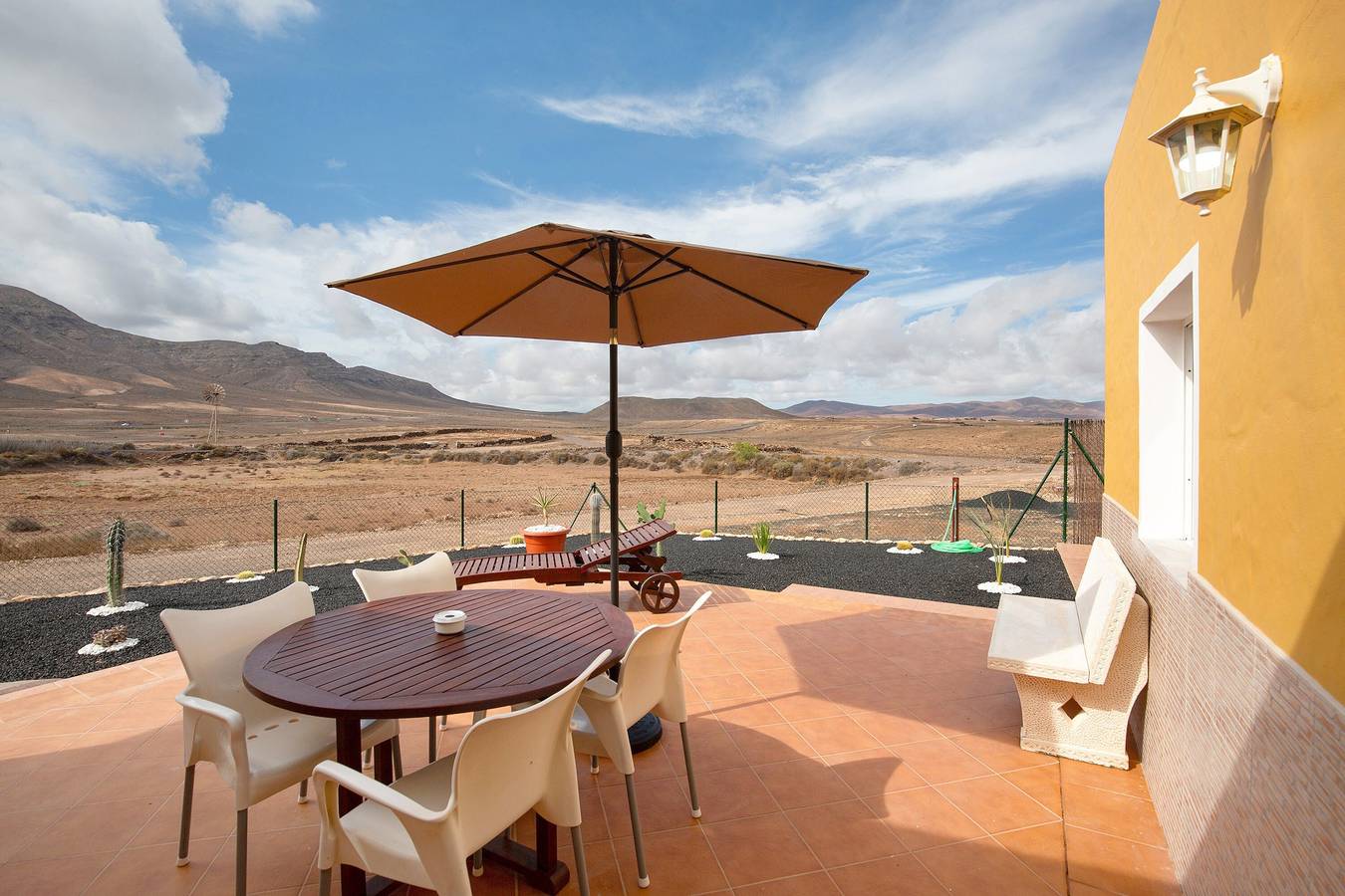 Casa Cactus: Vistas a la montaña, terraza privada y Wi-Fi in Antigua, Fuerteventura