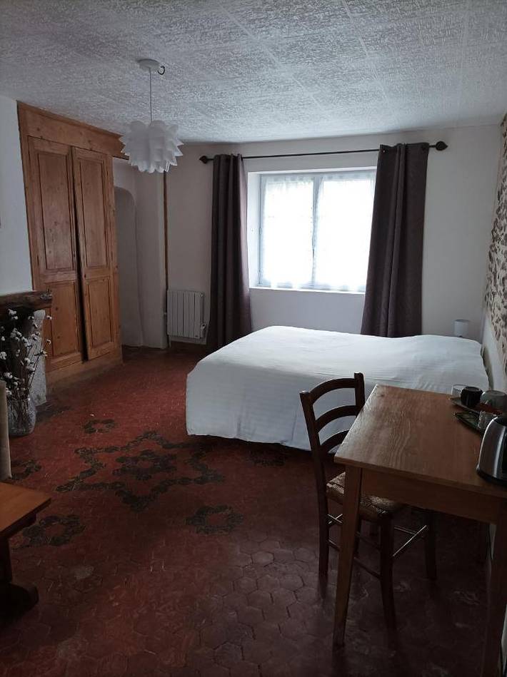 Chambre d’hôte pour 6 personnes, avec vue ainsi que jardin et piscine à Solliès-Toucas - 2