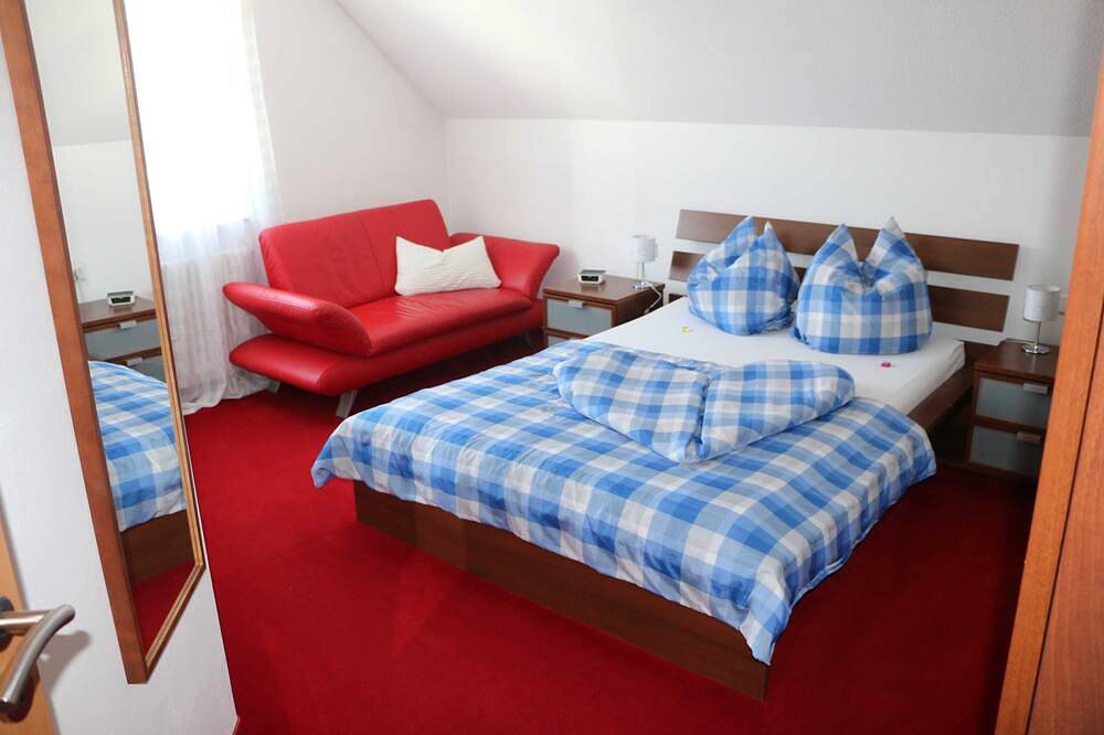 Ganze Wohnung, Ferienwohnung Vogesenblick, 50qm, 1 Schlafraum - Ferienwohnung Kunst in Europa-Park, Mahlberg