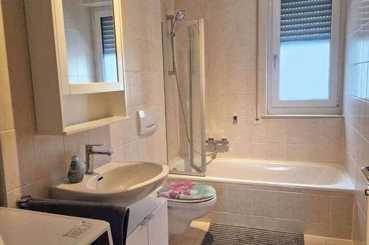 Ganze Wohnung, Möbliertes Wohnen Nähe des Plauener Altmarktes mit Sonnenbalkon in Plauen, Chemnitz und Umgebung