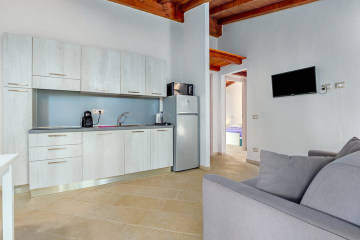 Entire apartment, Apartment 'Appartamento Lato Cugnana' with Sea View, Shared Garden, and Air Conditioning in Olbia, Costa Smeralda