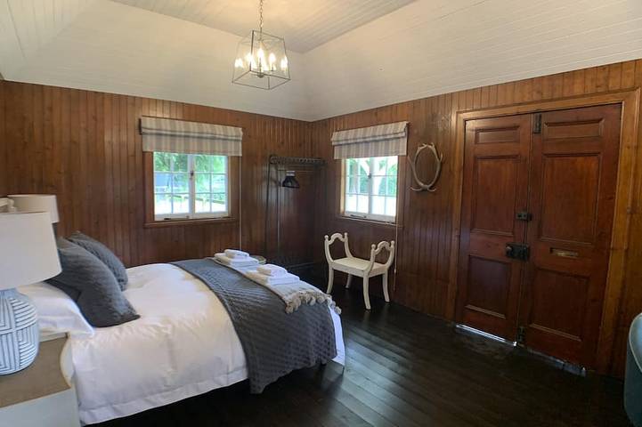 Couples Unique Getaway: The Bowling Club , Rural and Funky in Perthshire