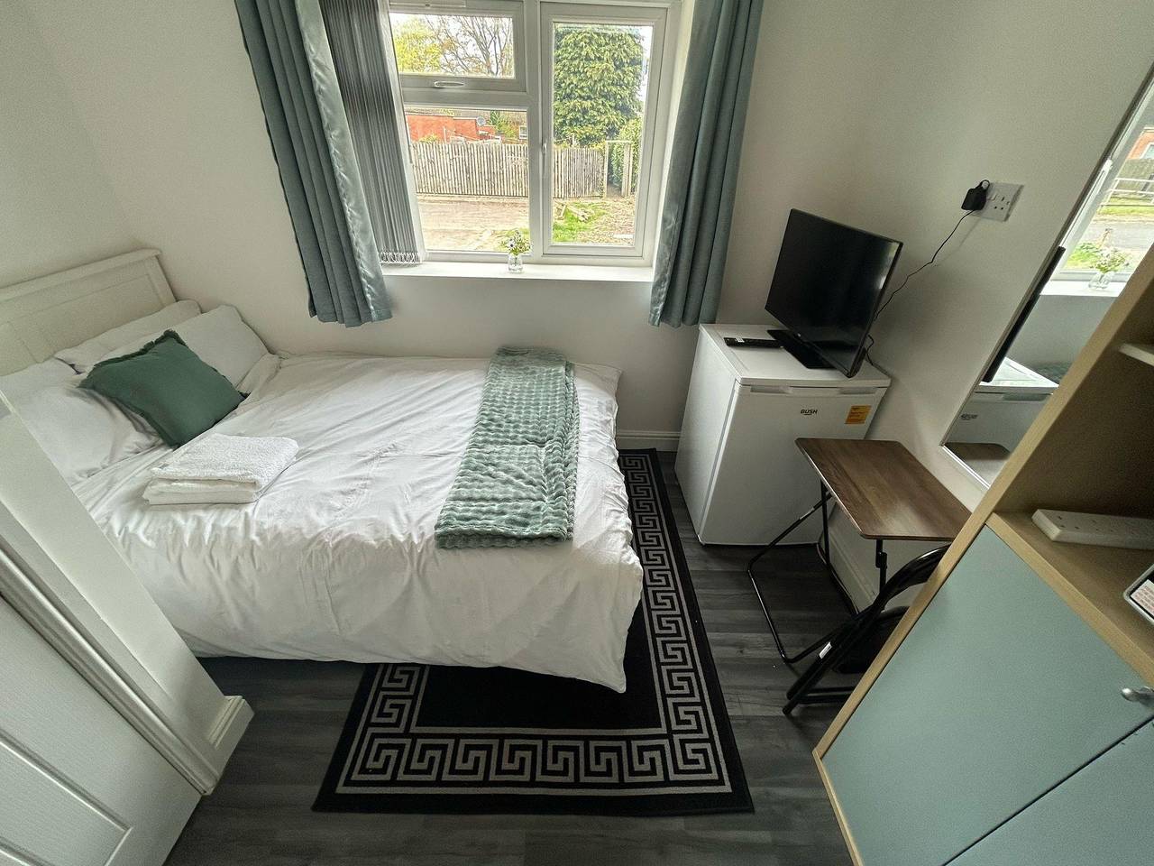 Entire studio, Private Room, Sleeps 2 with Ensuite & Parking in Birmingham, Birmingham Area