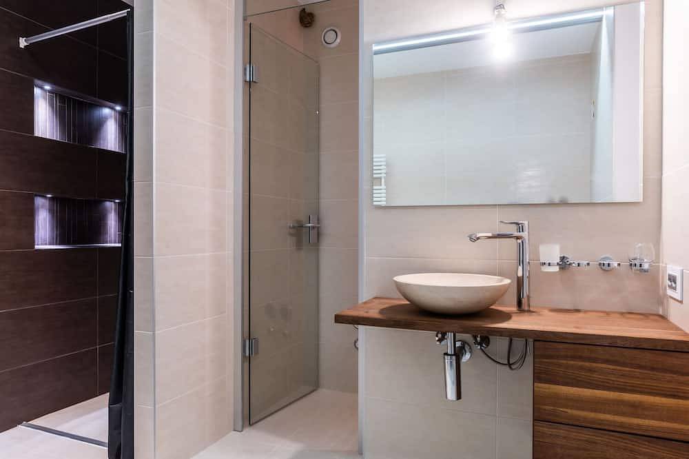Entire apartment, Cosy and bright apartment in Montreux in Montreux, Lake Geneva