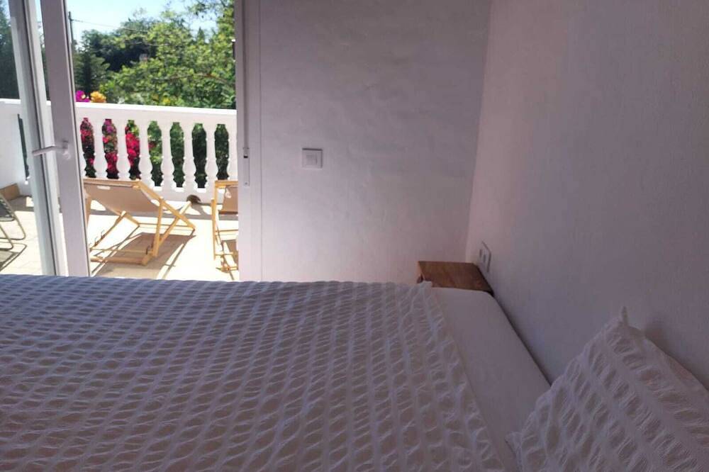 Villa an der Costa de la Luz, 3 Schlafzimmer, tropischer Garten und Strandnähe in Playa de Zahora, Barbate
