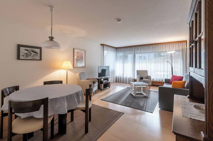 Ganze Wohnung, Putzprinz Gujan Ferienwohnung, Haus Surmir B / 16, (Flims Waldhaus). 2.5-Zimmer in Flims-Dorf, Flims