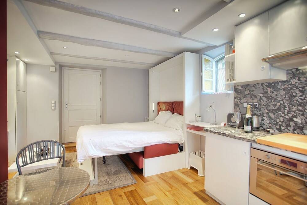 Entire apartment, The Garden Of The Village In Valbonne (3 ***): live in-out in Valbonne, Cannes region