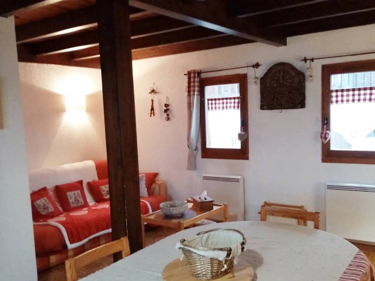 Spacious 3-room chalet with parking and garden in Les Angles, Parc naturel régional des Pyrénées catalanes