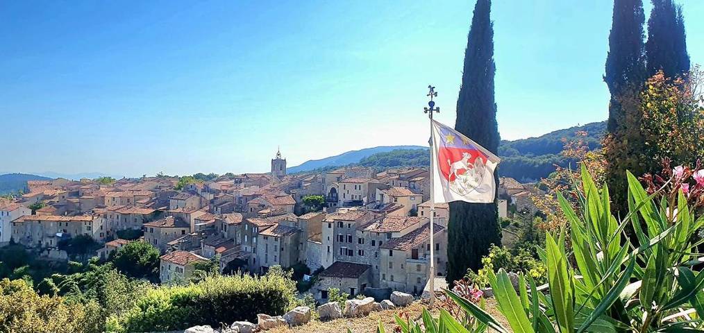 Location de vacances pour 4 personnes, avec piscine ainsi que jardin et vue à Mons (Var) - 2