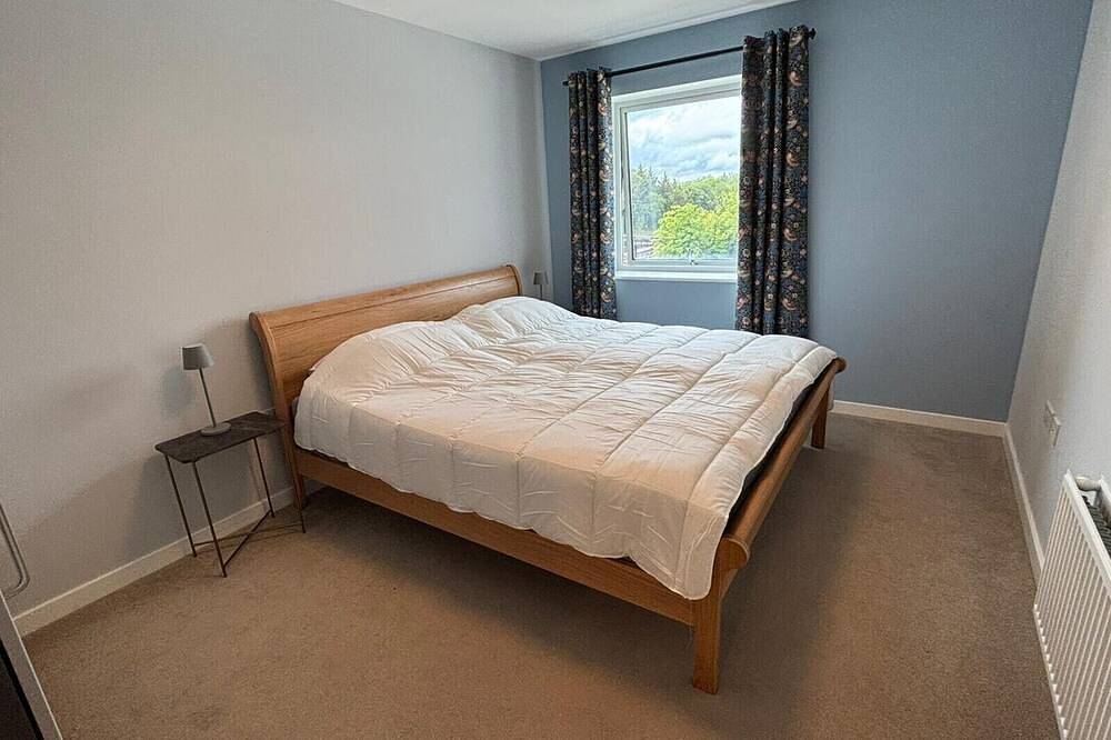 Entire apartment, In the heart of Guildford and the Surrey Downs, 35 minutes by train from London in Guildford, Surrey
