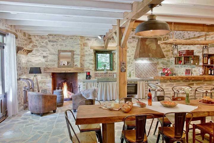 Gîte pour 6 personnes, avec terrasse et jardin, animaux acceptés à Cazaux-Debat