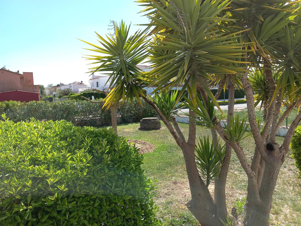 Großes Ferienhaus mit Bbq, Wlan, nah am Strand für 7 Personen – Costa Brava in Sant Pere Pescador, Oberampurien