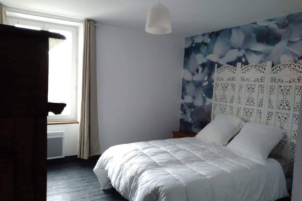 The Gîtes de la Croix au Blanc: \"Les Rosiers\" in Sains, Région de Saint-Malo