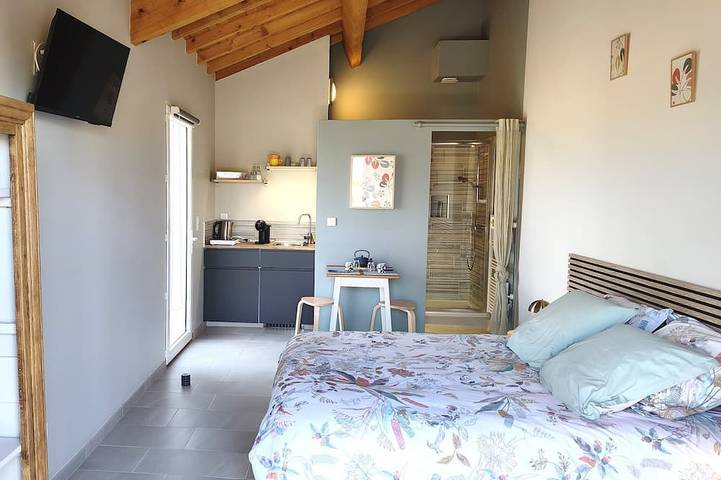 Gîte pour 2 personnes, avec jardin, animaux acceptés à Saulcet