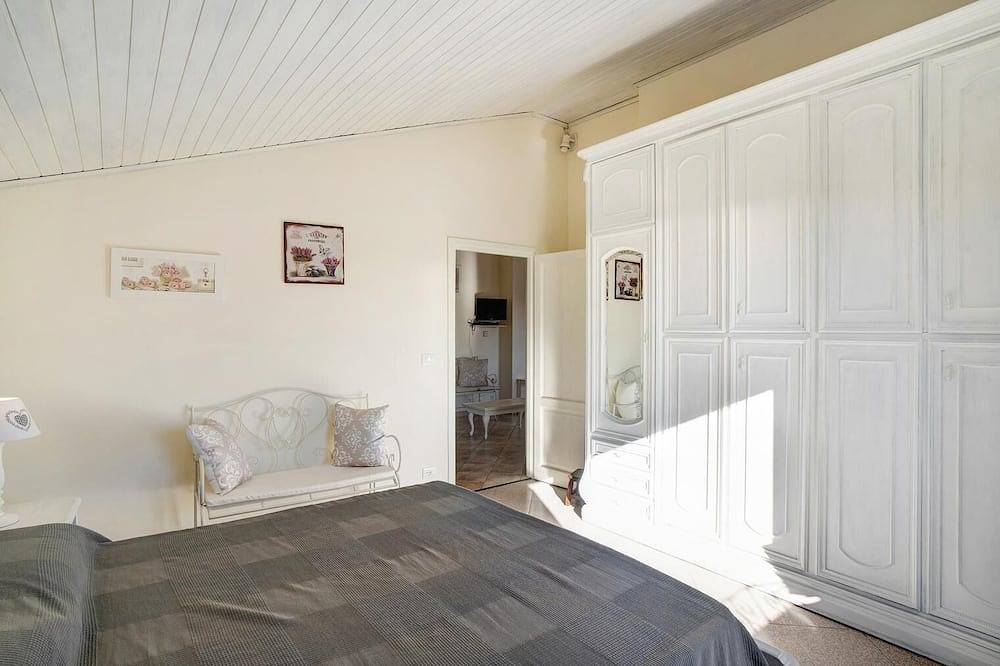 Lavanda cottages country house with sea view in the middle of garden and olive grove in Montegrazie, Imperia